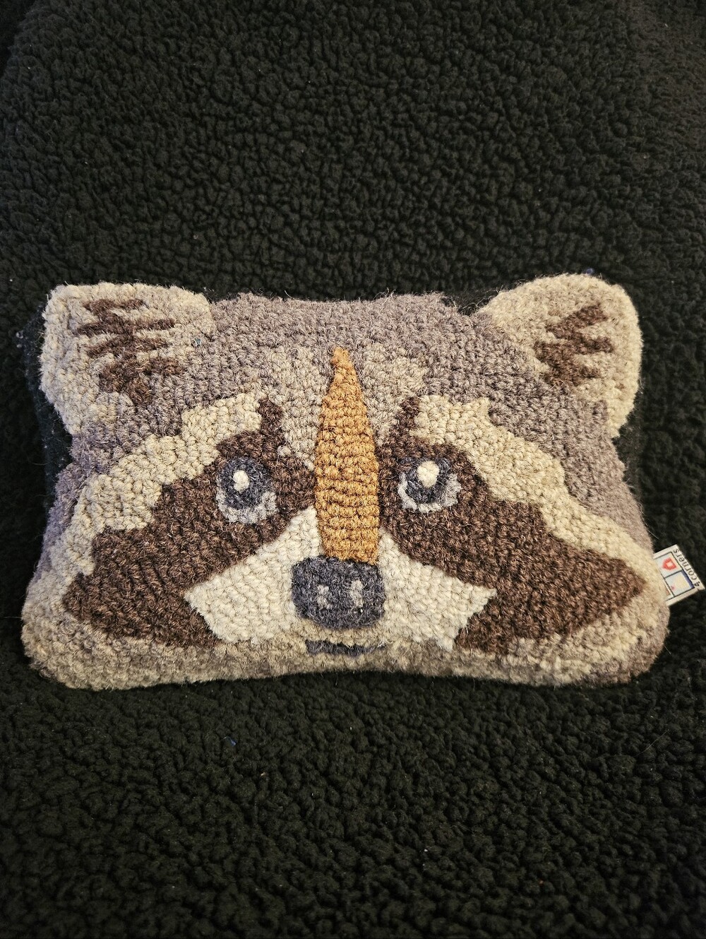 RACCOON HAND HOOKED WOOL DECORATIVE PILLOW 12X8" BLACK VELVET CHANDLER 4 CORNERS